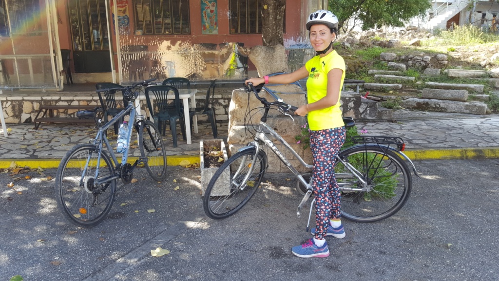 nelly-standing-with-bikes
