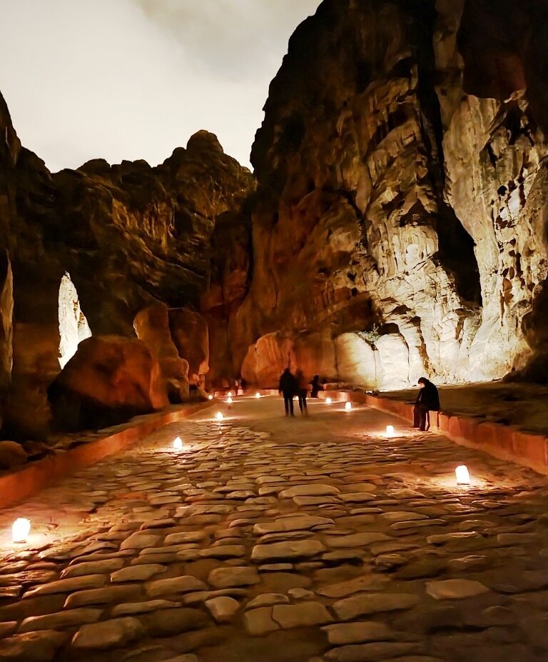 petra-by-night-path-to-treasury