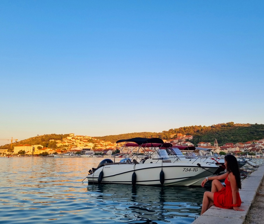 Nelly in front of boat in Trogir