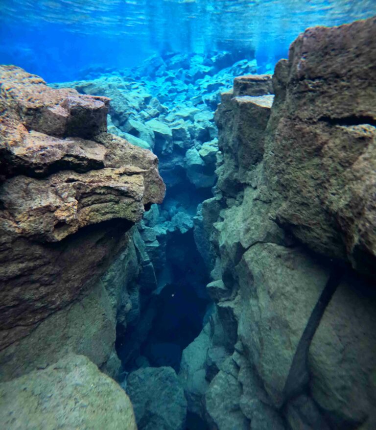 under-water-iceland2